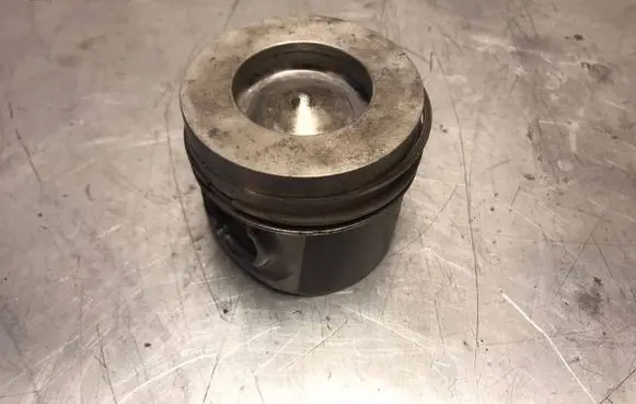 BMW 5 F10 F11 Piston 04L110