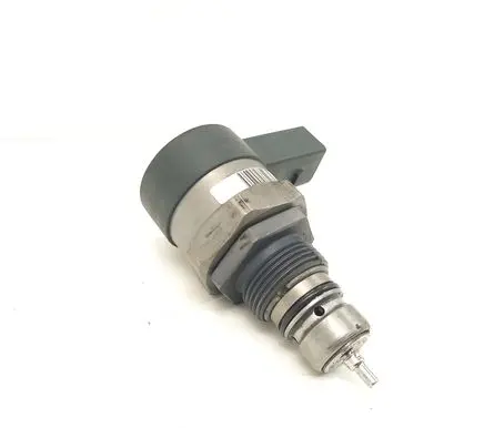 BMW X3 E83 Fuel pressure regulator 0281002738 15328054