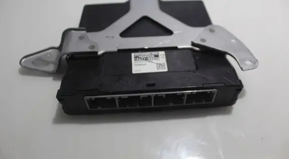 Toyota Yaris Central body control module MB285000-2851