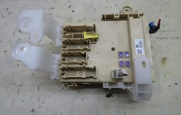 Toyota RAV 4 (XA40) Fuse box set 6358-3373