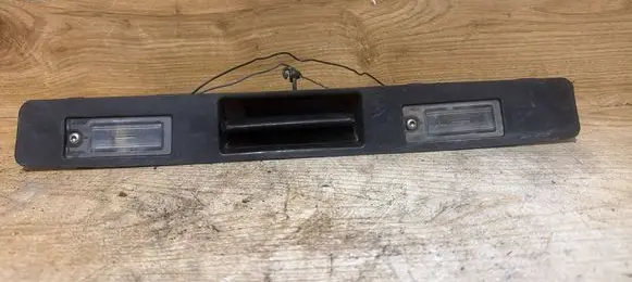 Volvo XC70 Trunk door license plate light bar 9203101