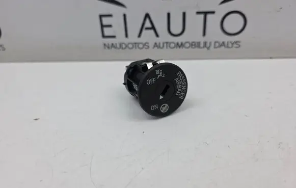 Passenger airbag on/off switch