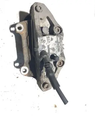 Volvo XC90 Front brake caliper 30657307