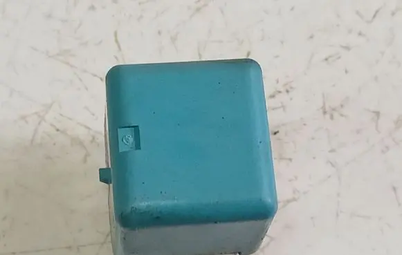 Toyota Avensis T250 Other relay 9008087031