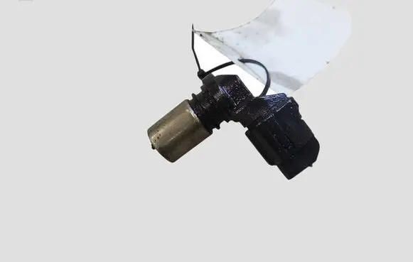 Volvo V70 Crankshaft position sensor 30713485 0296001211