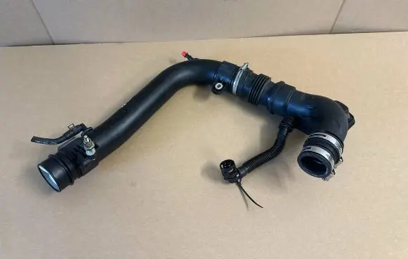 Ford Focus Air intake hose/pipe CV616C784AE CV616C784BE