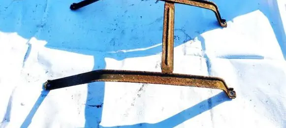 Fuel tank mounting bracket