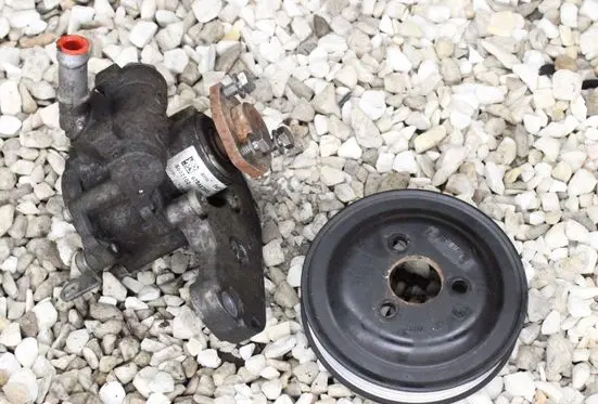 BMW 3 E90 E91 Power steering pump 6788838 6867534