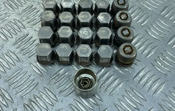 Land Rover Evoque I Nuts/bolts 