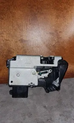 Ford Escape I Rear door lock 6L8Z7826413A