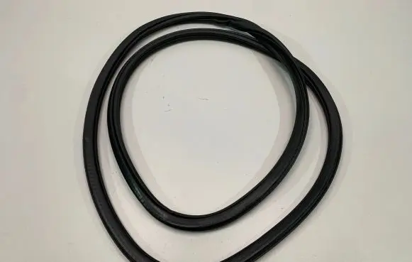 Volvo S90, V90 Front door rubber seal 31108793