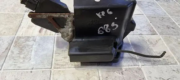 Hyundai Trajet Rear door lock
