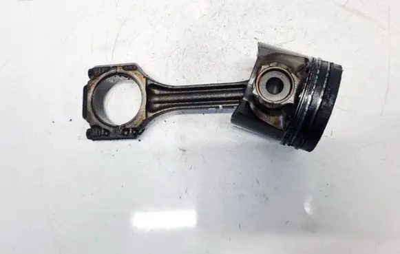 Volkswagen PASSAT B5 Piston with connecting rod