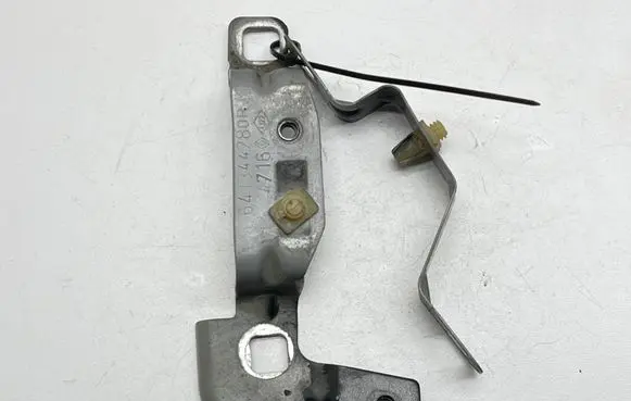Renault Megane IV Front splash guards bracket 1467930R 641344280R