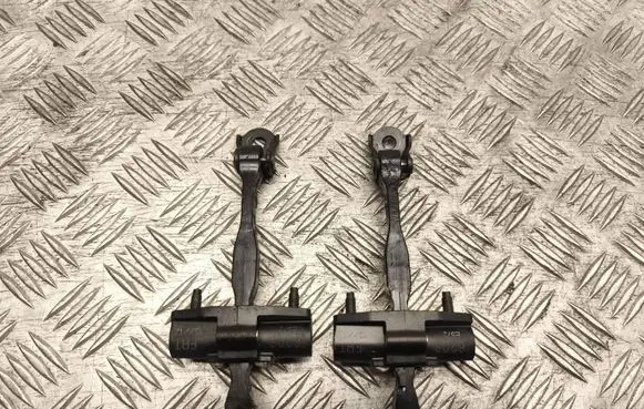 Opel Astra K Front door check strap stopper