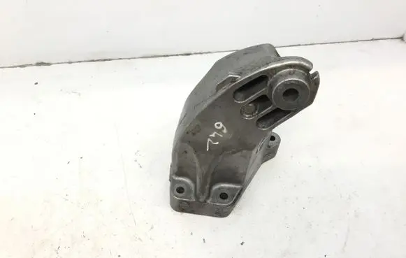 Mercedes-Benz E W212 Engine mounting bracket A6422233304