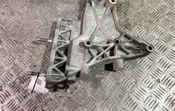Hyundai Kona I Engine mounting bracket