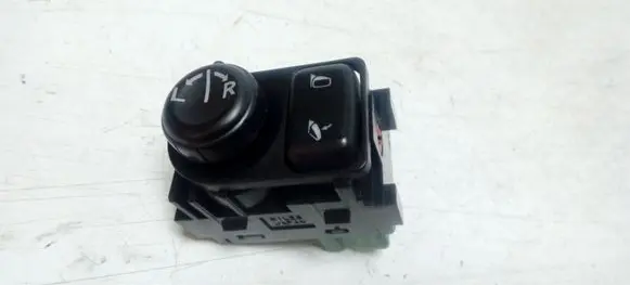 Wing mirror switch