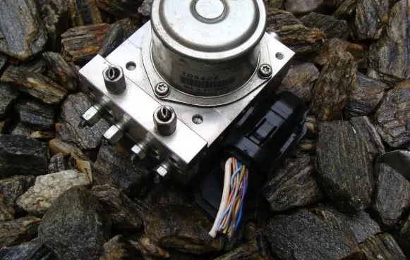 Nissan Juke I F15 ABS Pump 47660BF10D 5721K104