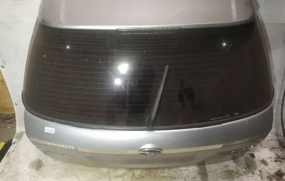 Subaru Legacy Tailgate/trunk/boot lid pilkas
