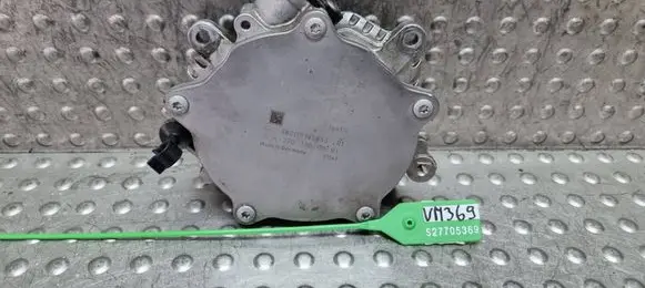 Mercedes-Benz A W176 Vacuum pump S27705369 A2701800901