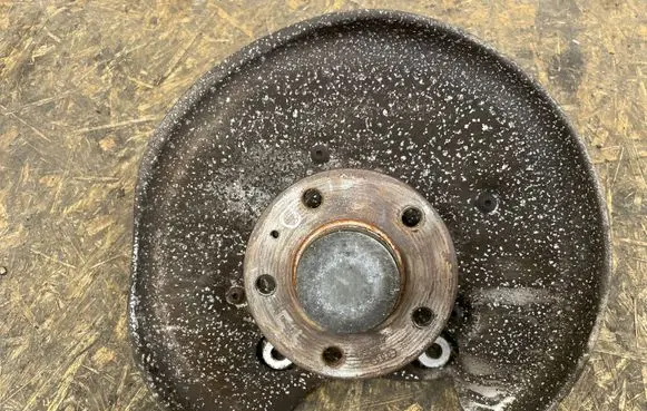 Rear wheel hub