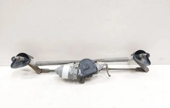 Front wiper linkage and motor