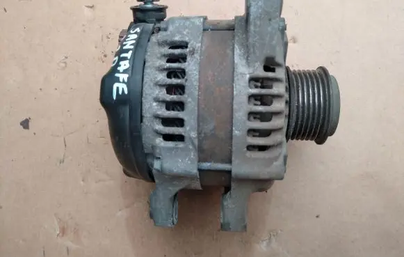 Hyundai Santa Fe Generator/alternator 373002E200