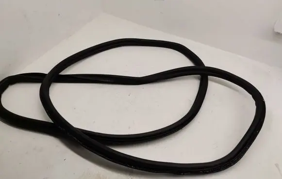 BMW 7 G11 G12 Trunk rubber seal (body) 7357103