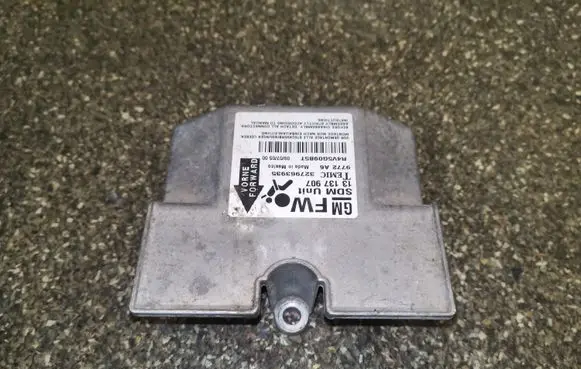 Opel Zafira B Airbag control unit/module 13137907