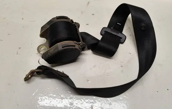 Rear seatbelt