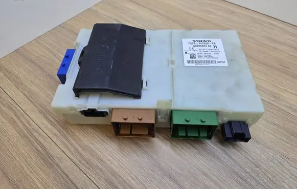 Volvo V70 Fuse module 7G9T14C256FA 30765624AE