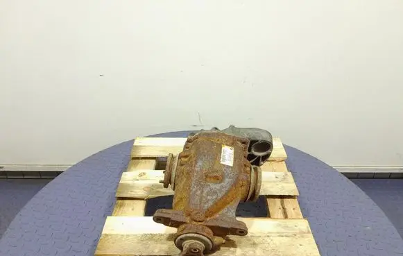 BMW 1 E82 E88 Rear differential 7566169