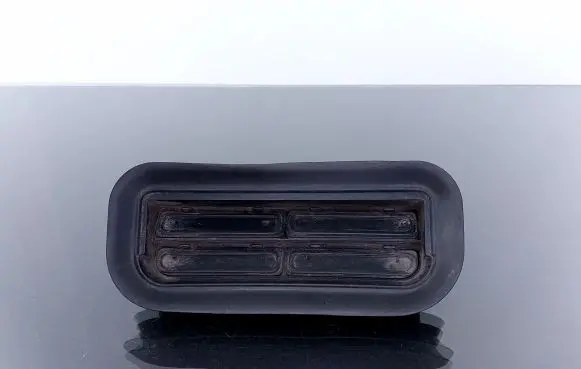 Quarter panel pressure vent
