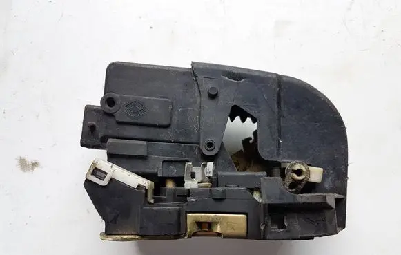 Renault Laguna I Front door lock