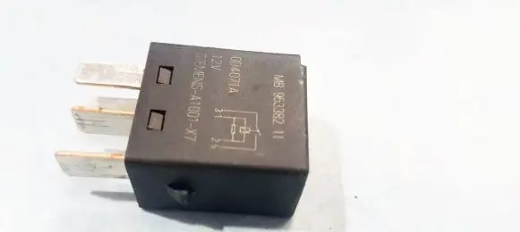 Mitsubishi Space Star Other relay MB953382