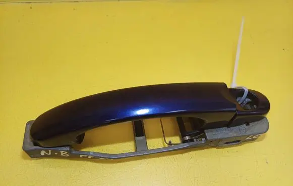 Volkswagen New Beetle Front door exterior handle