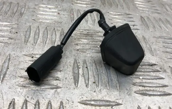 BMW 3 E90 E91 Windshield washer spray nozzle 713129906