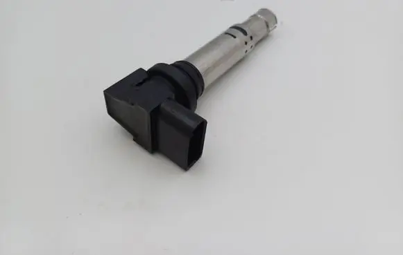 Volkswagen Touran I High voltage ignition coil 036905715C