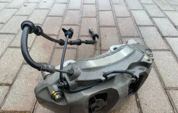 Audi Q7 4M Front brake caliper 4M0615105EB