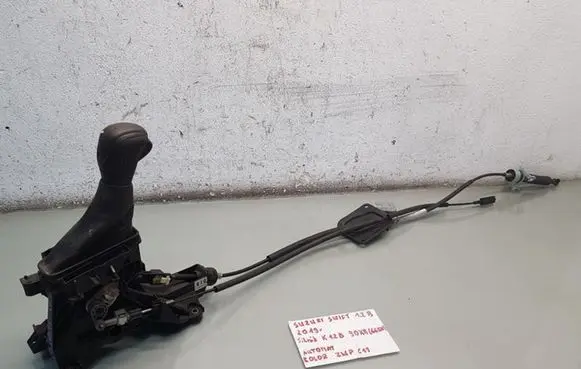 Suzuki Swift III Gear selector/shifter in gearbox 
