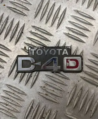 Toyota Avensis T220 Manufacturers badge/model letters 
