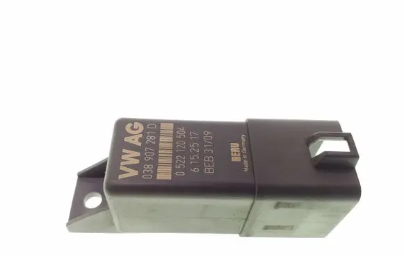 Volkswagen Tiguan Glow plug pre-heat relay 038907281D