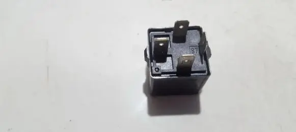Mitsubishi Carisma Other relay MB953381