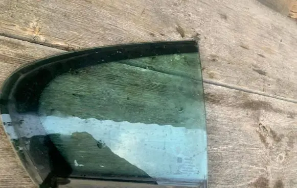 Opel Insignia A Rear vent window glass 43R000055 E000090 DOT747M5