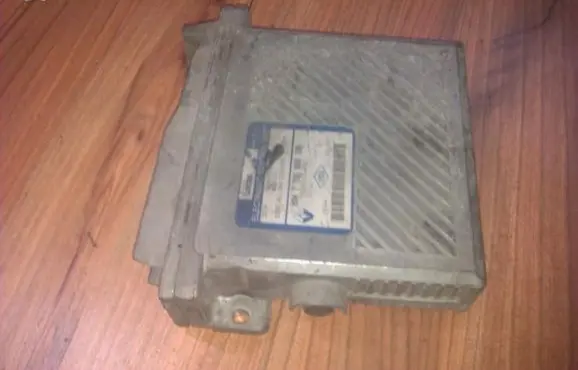 Renault Scenic I Engine control unit/module 7700868189