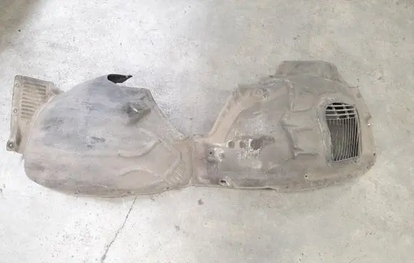 Front wheel arch liner splash guards
