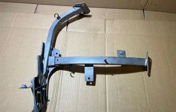 Audi A8 S8 D4 4H Fender mounting bracket