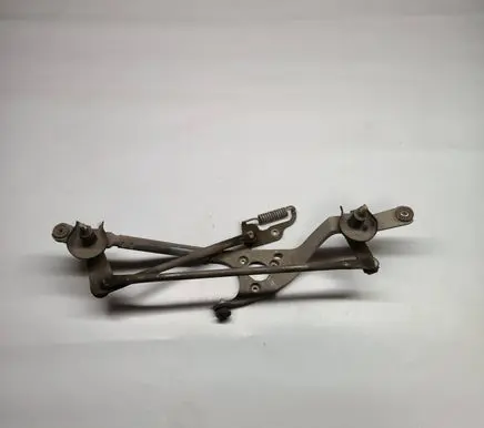 Toyota Auris 150 Front wiper linkage 