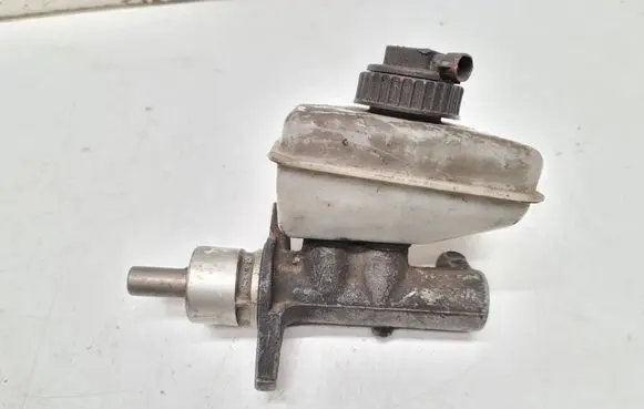 Master brake cylinder